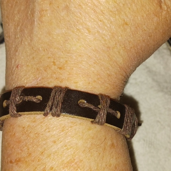 Handmade Leather Unisex Bracelet - Picture 2 of 4